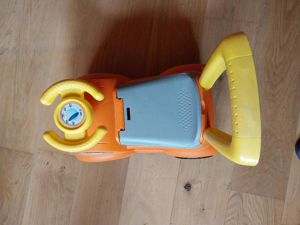 Trotteur camion avec petit rangement, Enfants & Bébés, Enlèvement, Utilisé