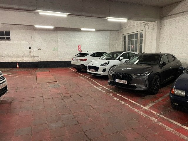 Parking Auto Etterbeek A LOUER, Immo, Garages & Places de parking