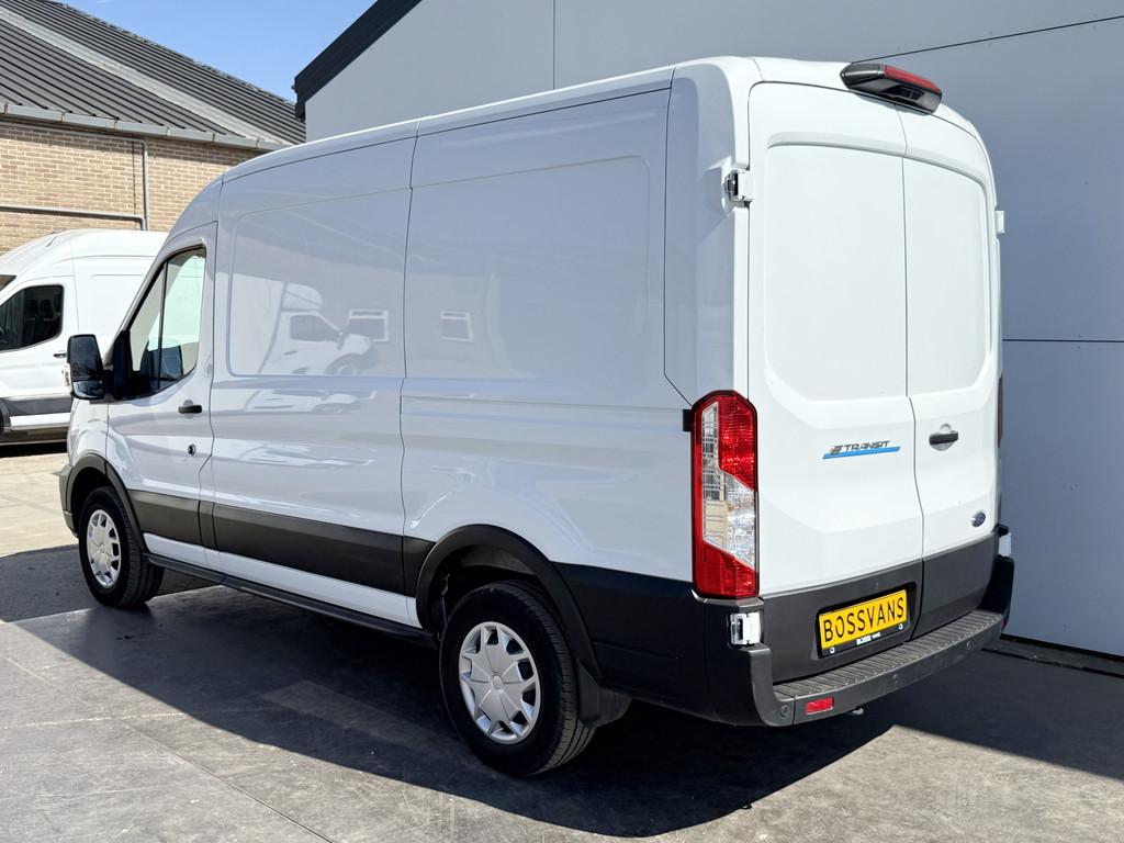Ford E-Transit 68kWh 184PK L2H2 317km WLTP 97% (SOH) BEV Sne, Autos, Camionnettes & Utilitaires, Achat, 135 kW, 3 places, Noir
