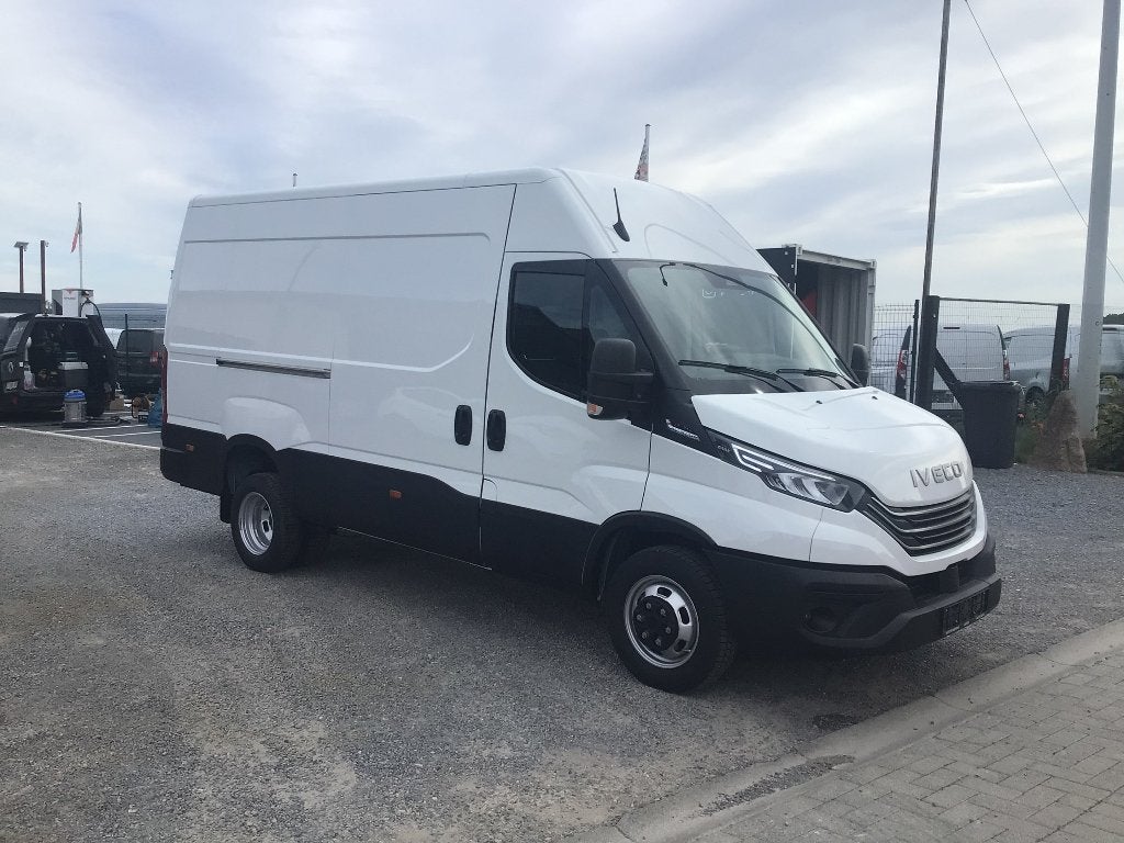 iveco daily l2h2 30hdi 210pk 2026 dubbel/wielen full/option, Autos, Achat, Euro 6, Entreprise, Noir