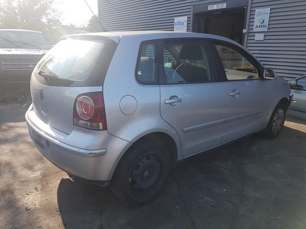 PORTE DROITE ARRIÈRE Polo IV (9N1 / 2/3) (|6Q6833056H|), Volkswagen, Volkswagen AG, Utilisé, Kundenbetreuung@volkswagen.de