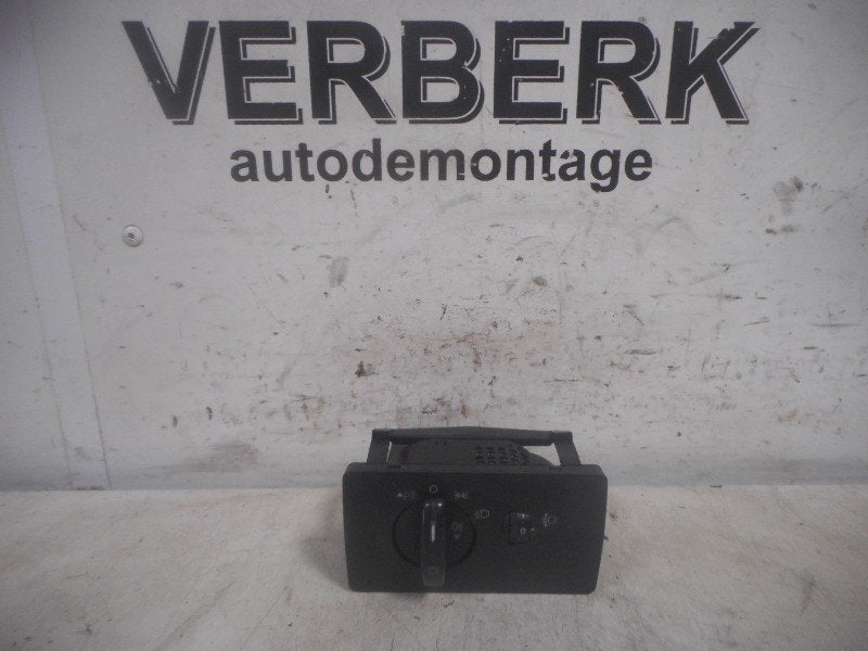 INTERRUPTEUR D'ECLAIRAGE Mondeo III Wagon (1s7t-13a024-cb), Henry-Ford-Straße  1
50735  Köln, DE, Ford-Werke GmbH, Kunden@ford.com