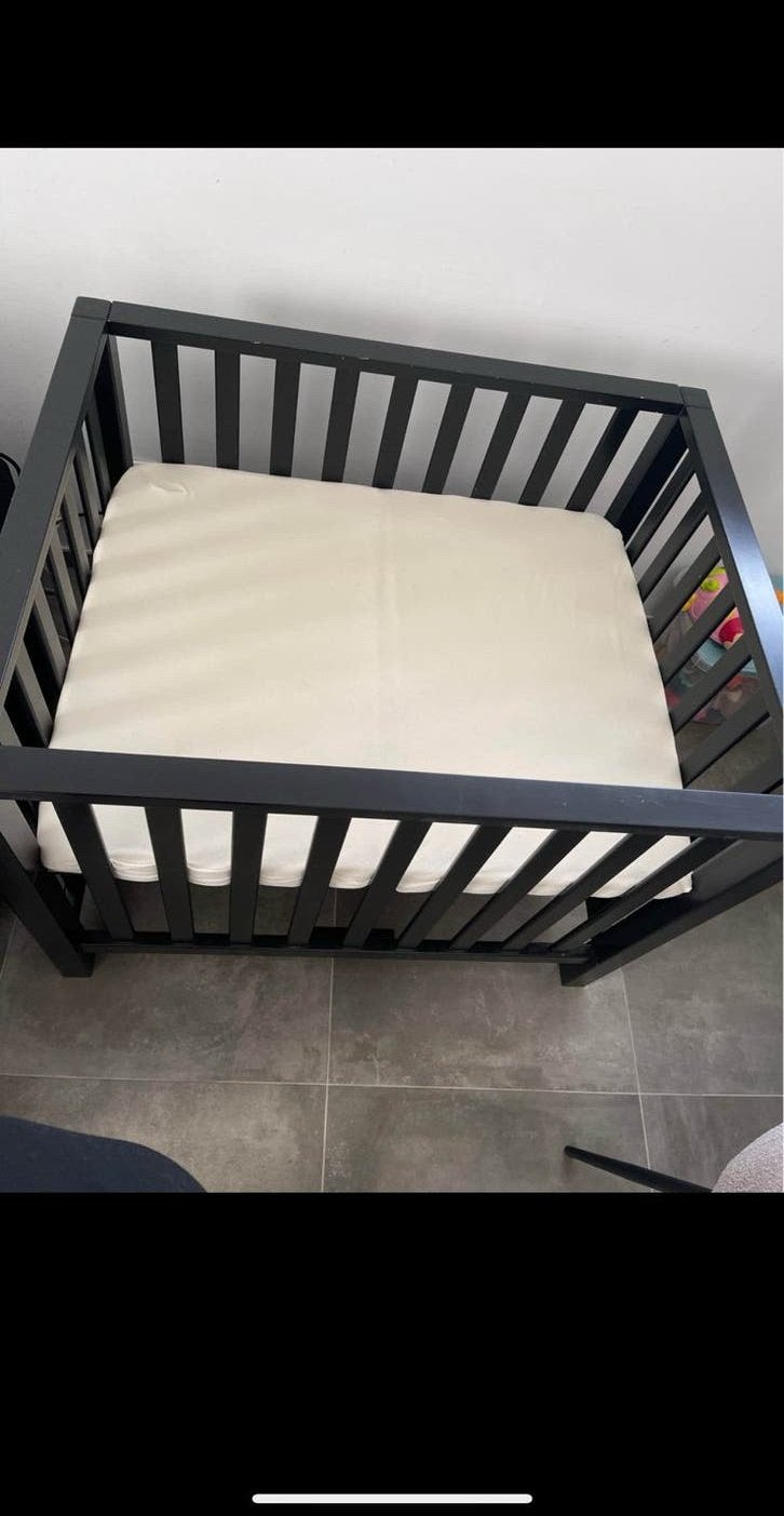 Zwarte babypark met gratis matras, Kinderen en Baby's, Ophalen, Gebruikt, Vierkant