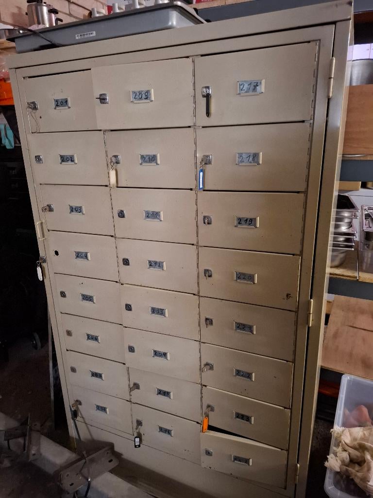 oude industriele metalen kast, Huis en Inrichting, Kasten | Roldeurkasten en Archiefkasten, Ophalen, Industrieel,  magazijn,, Gebruikt