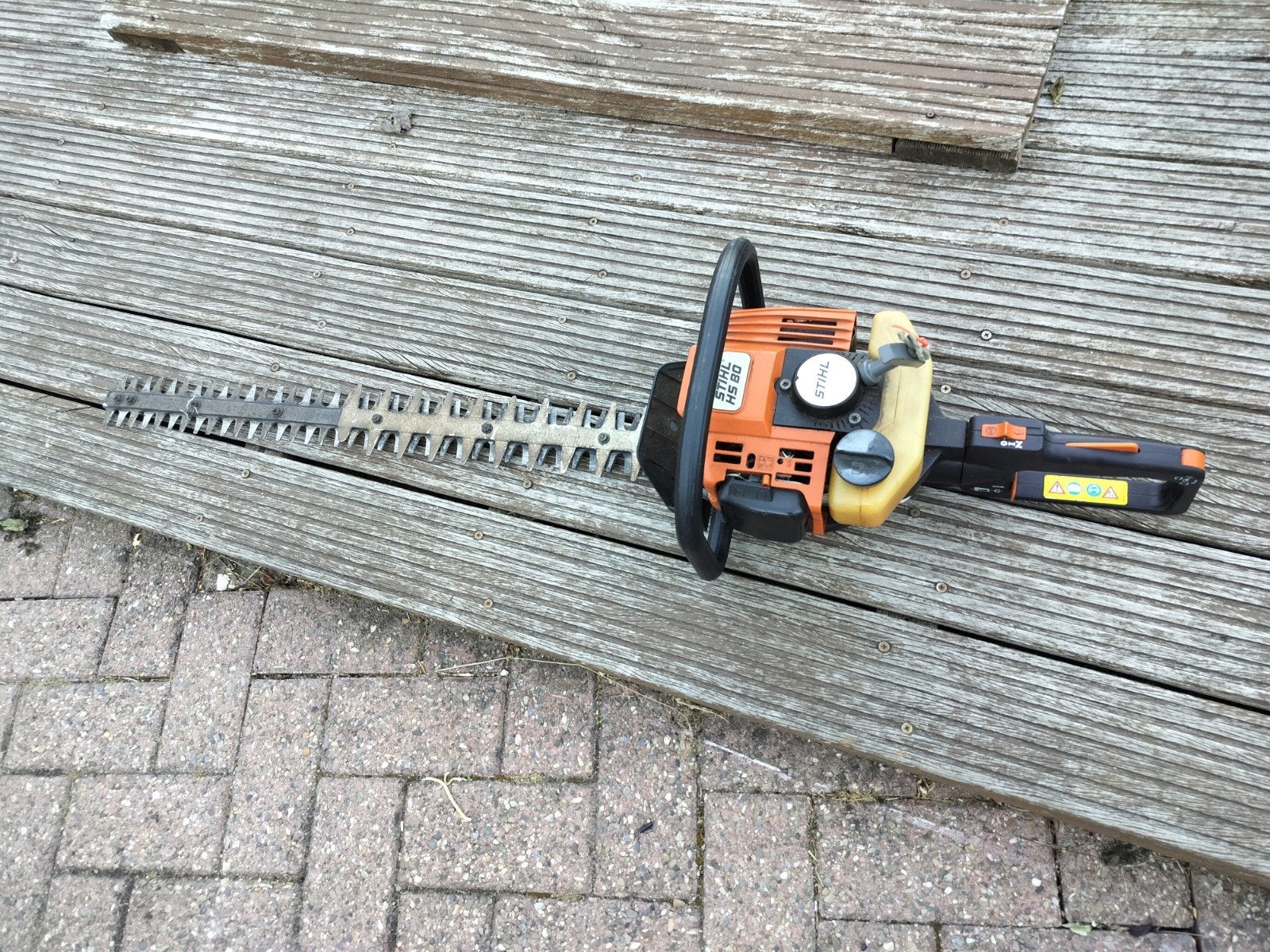 taille haie stihl hs80, Enlèvement