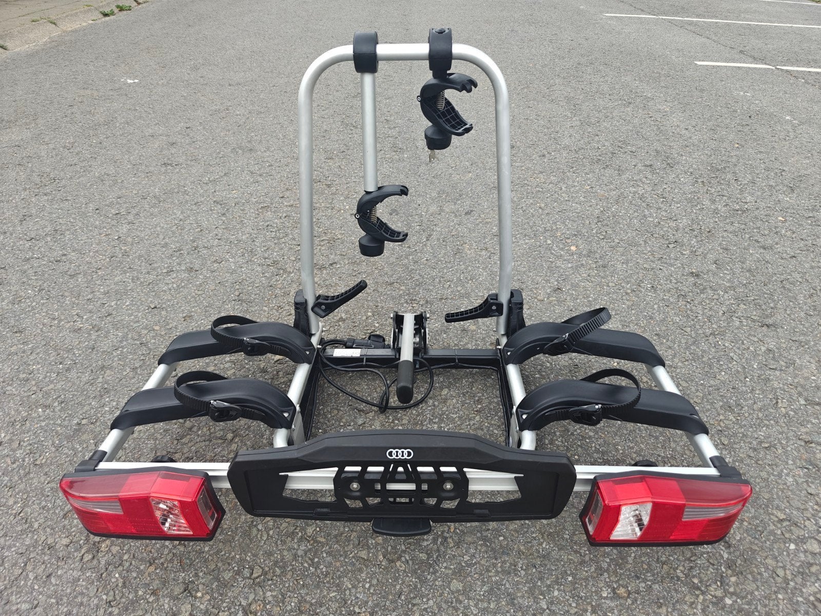 Uebler/Audi P22-S, vélos électriques., Auto diversen, Fietsendragers, Ophalen, 2 fietsen