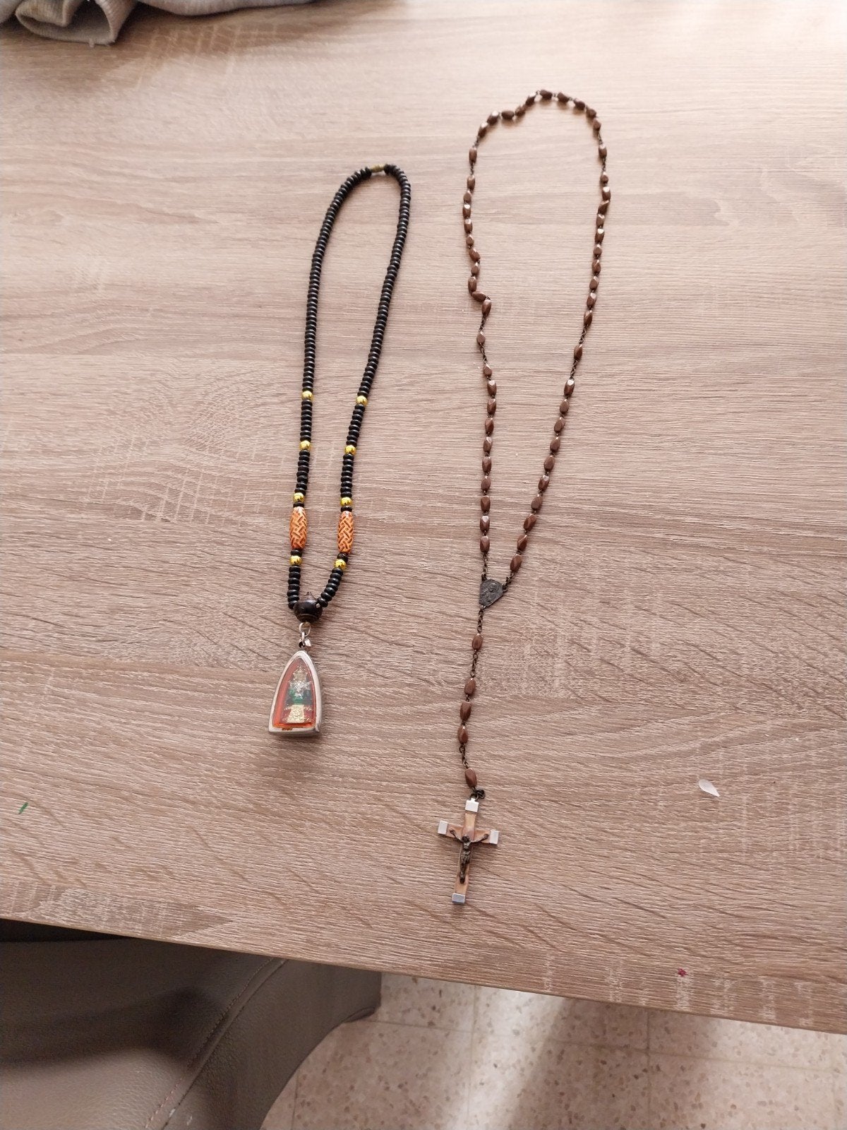 Paternoster en ketting met bhoudda, Ophalen