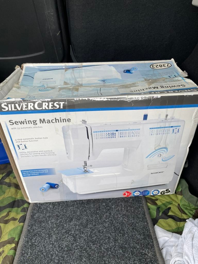 À vendre nouvelle machine a coudre., Enlèvement, Comme neuf