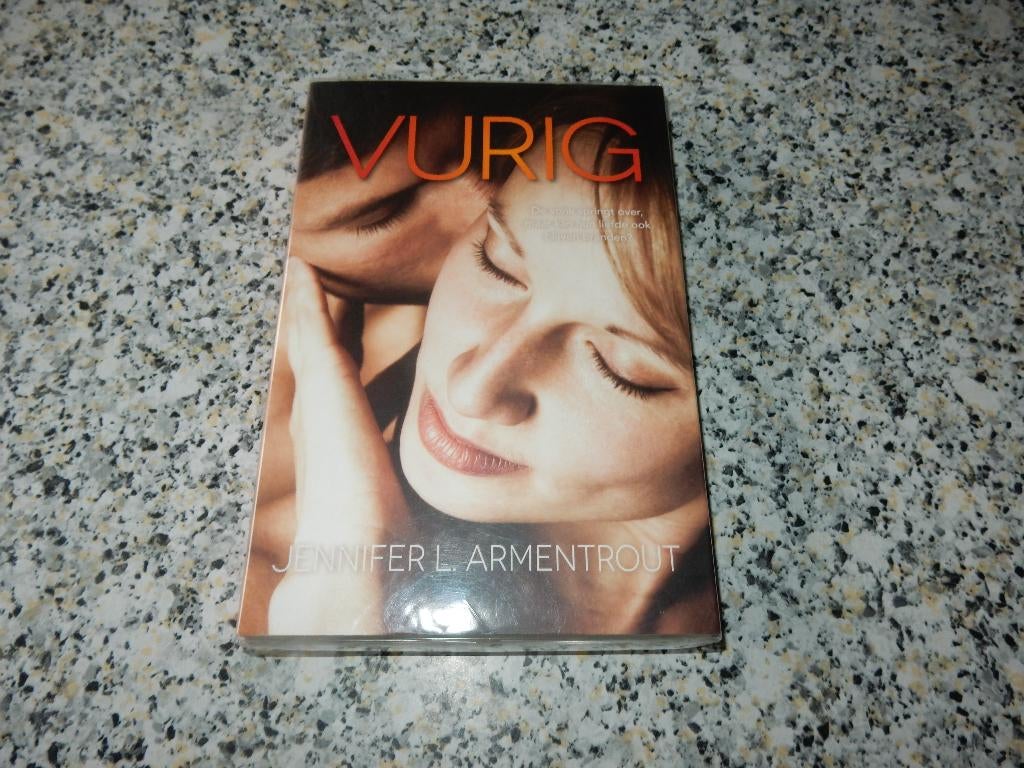 nr.209 - Vurig - Jennifer L. Armentrout - roman, Ophalen of Verzenden
