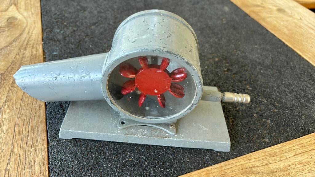 Vintage didactisch model waterturbine grijs en rood metaal, Antiek en Kunst, Ophalen of Verzenden