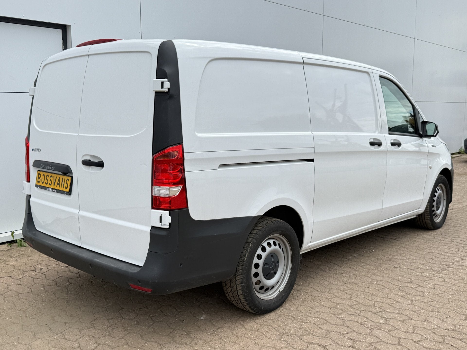 Mercedes-Benz eVito eVito 112 66kWh L2 280km WLTP 96,8% (SOH, Stof, 116 pk, Wit, Mercedes-Benz