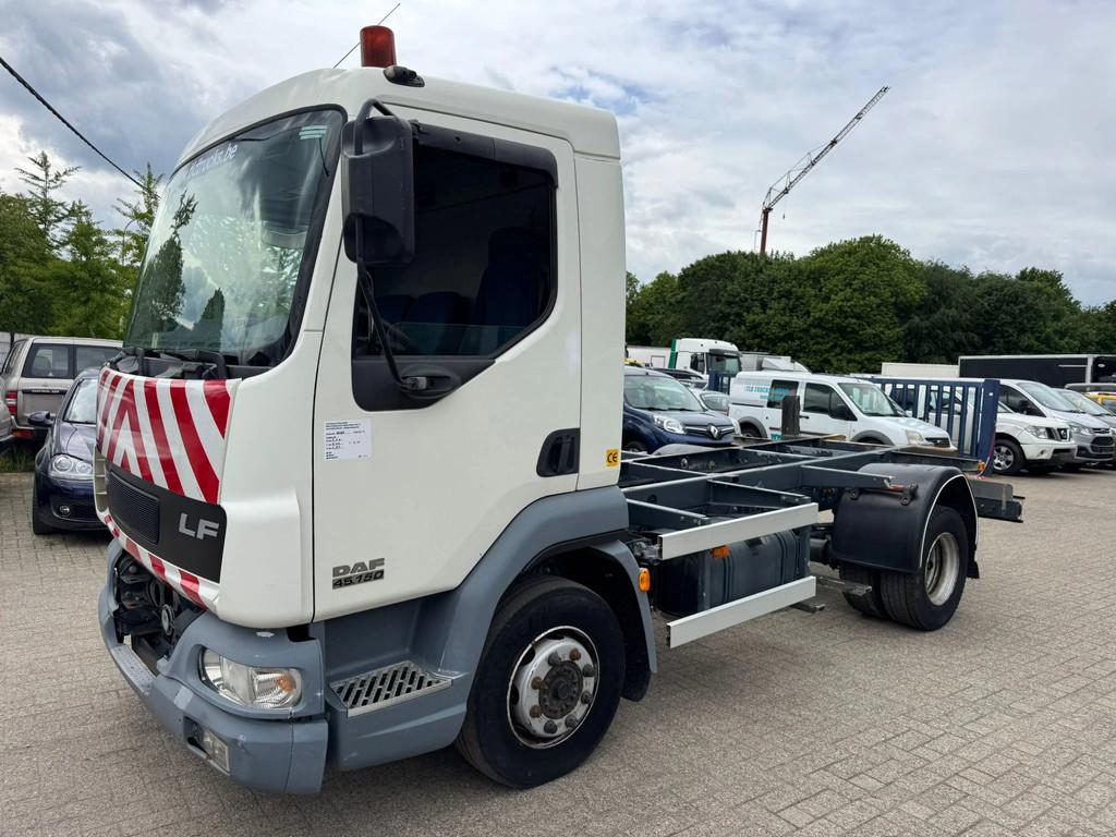 DAF LF 45 *BELGIAN TRUCK-FULL STEEL* (bj 2004), Auto's, Vrachtwagens, Achterwielaandrijving, 110 kW, Wit, Bedrijf
