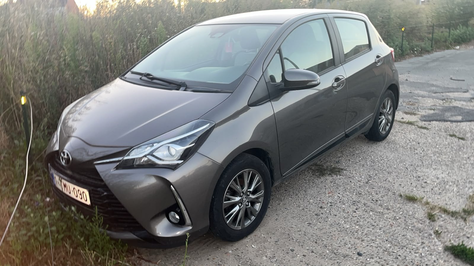 Toyota yaris grijs 1000 cc 27000 km, Handgeschakeld, Particulier, Yaris, Te koop