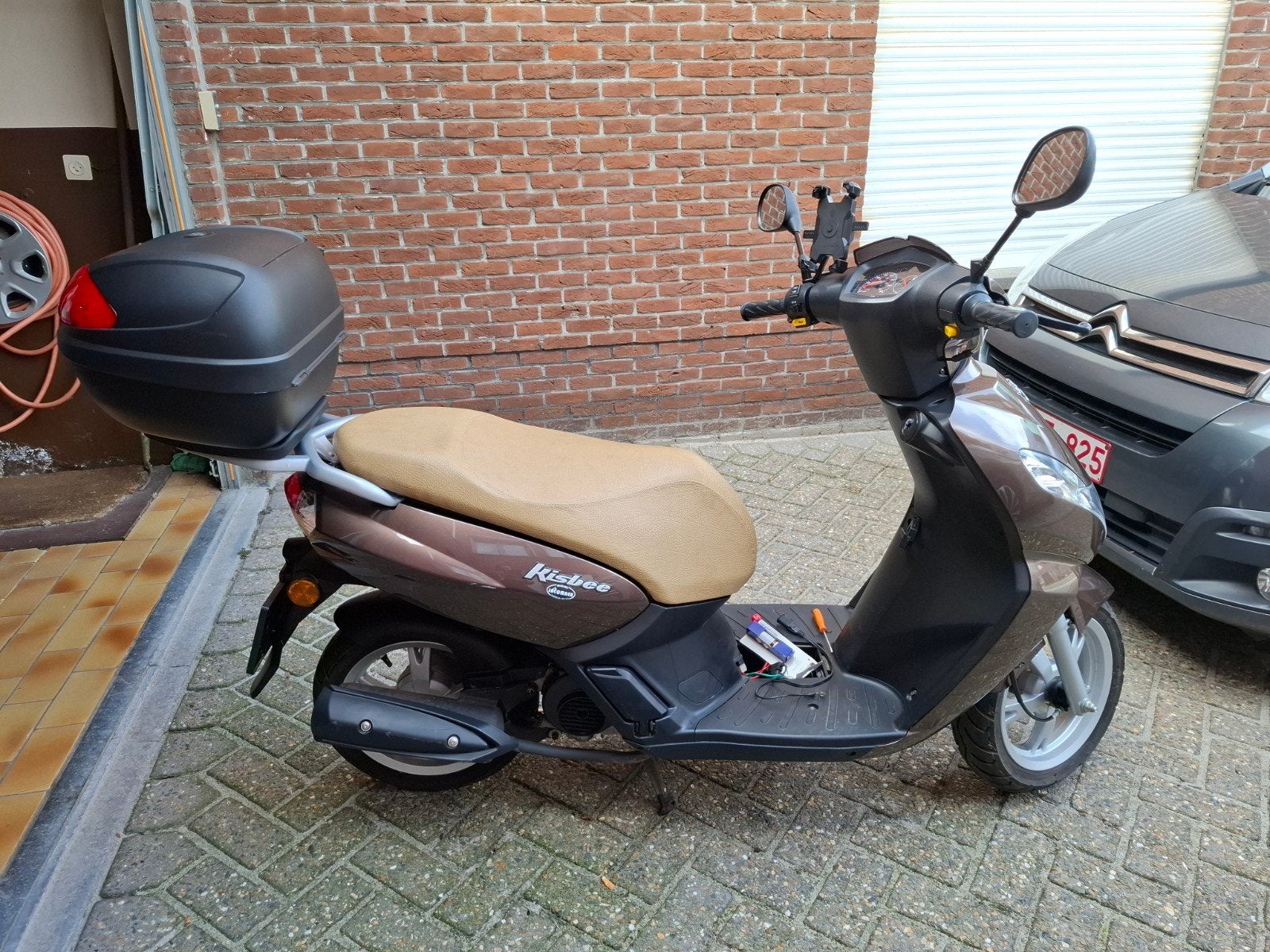 kisbee scooter a klasse, Enlèvement