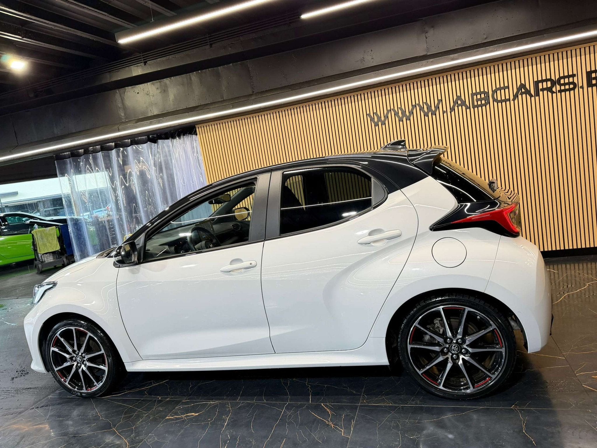 Toyota Yaris Hybrid 1.5i VVT-i * SPORT * FINITION GR * BOÎT, Autos, Anti démarrage, Achat, Euro 6, Entreprise