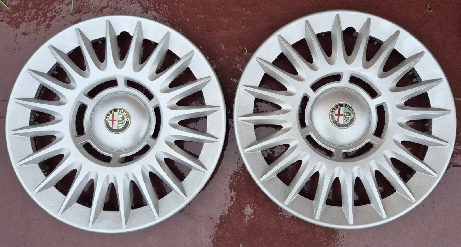 2 nieuwe Alfa Romeo wieldeksels 15 inch, Ophalen of Verzenden, Nieuw