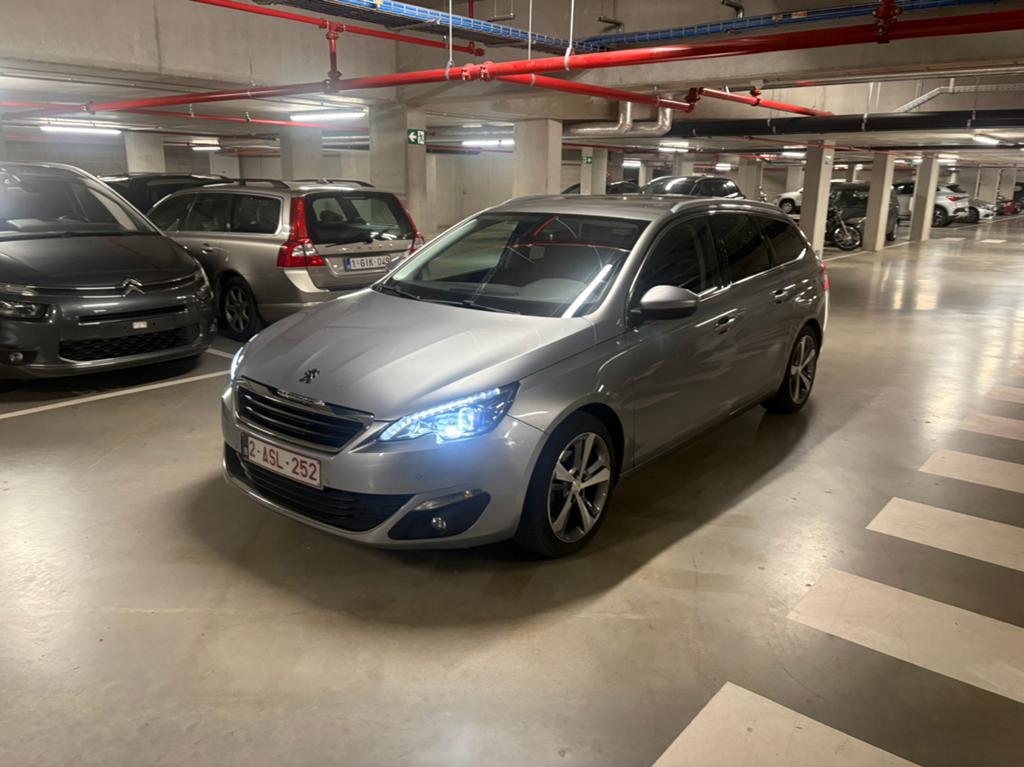 Peugeot 308 SW 1.2 (129 000km) Xénon, Autos, Achat, Entreprise, Break, Système de navigation