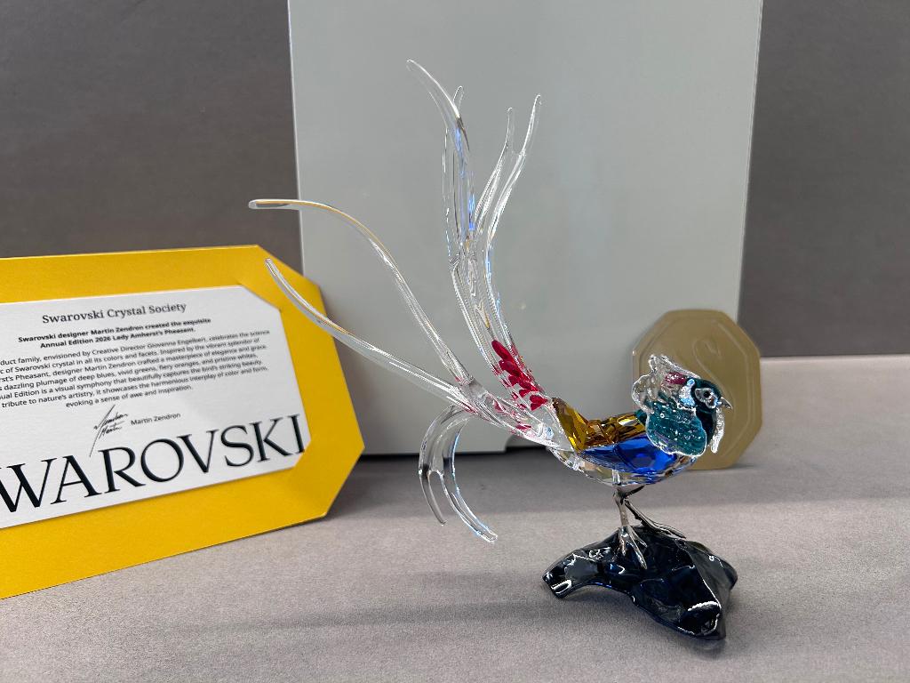 Swarovski Idyllia SCS 2026 Ladyamherstfazant, Jaarstuk, Ophalen of Verzenden, Nieuw, Figuurtje