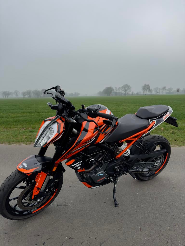KTM DUKE 125 Rijbewijs A1/B mogelijk, Motoren, Motoren | KTM, Particulier, Naked bike, 1 cilinder, LED Verlichting, Sportuitlaat