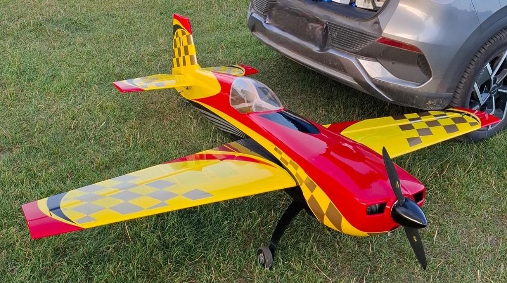 GB Model Extra330sc, Hobby en Vrije tijd, Modelbouw | Radiografisch | Vliegtuigen, Ophalen, Gebruikt, Benzine