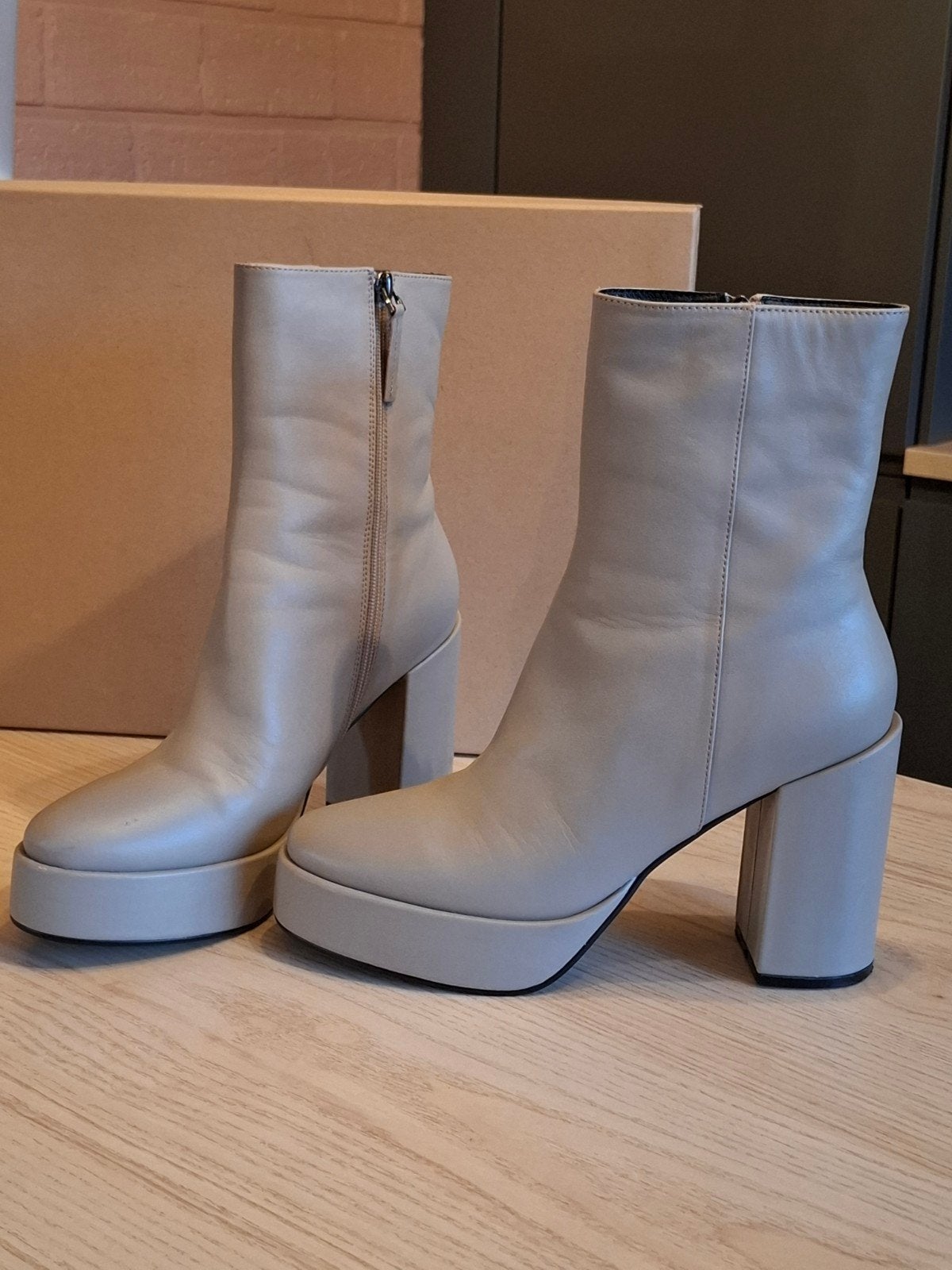 Bibi Lou mt 41 Taupe Beige Leder Enkelbotten merk laarzen, Kleding | Dames, Ophalen