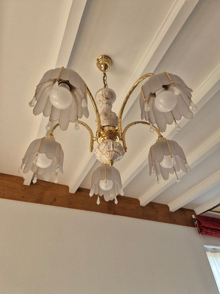 Gouden en witte kroonluchter, Ophalen, Glas