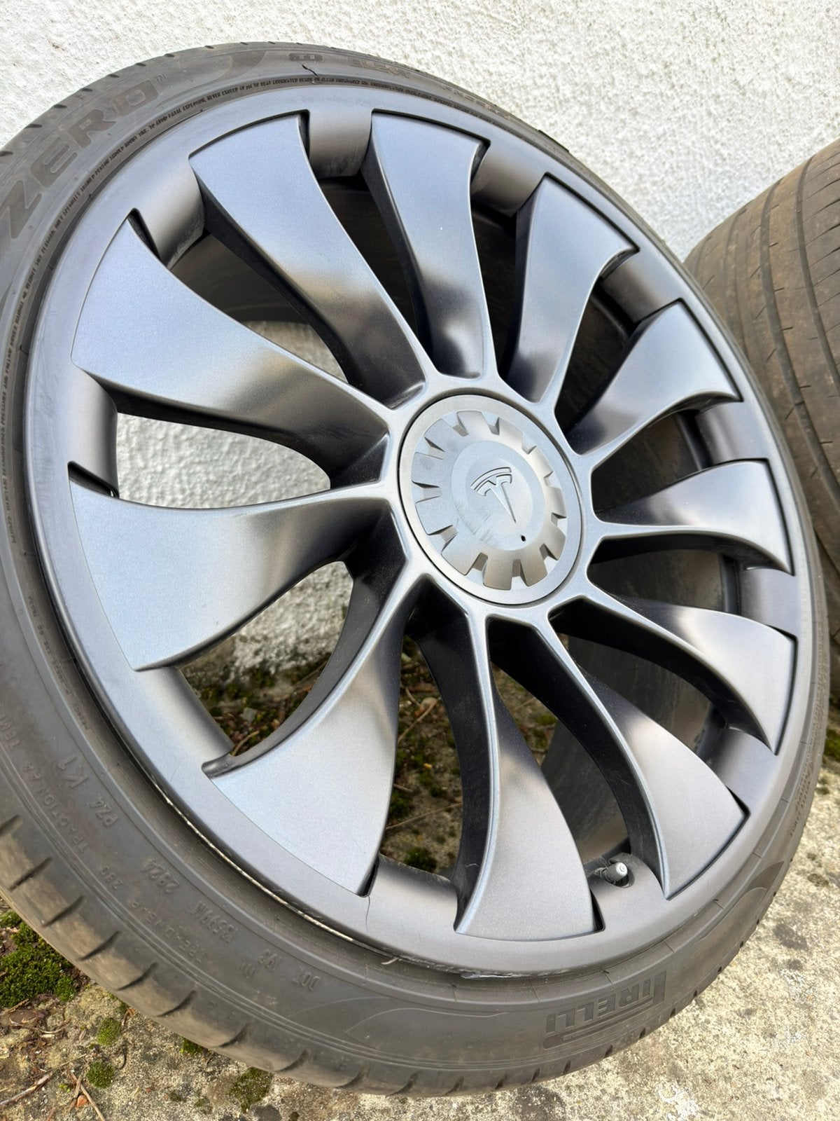 Jantes tesla origne 21 pouces avec pneus, Autos : Pièces & Accessoires, Enlèvement ou Envoi, 21 pouces, Pneu(s)