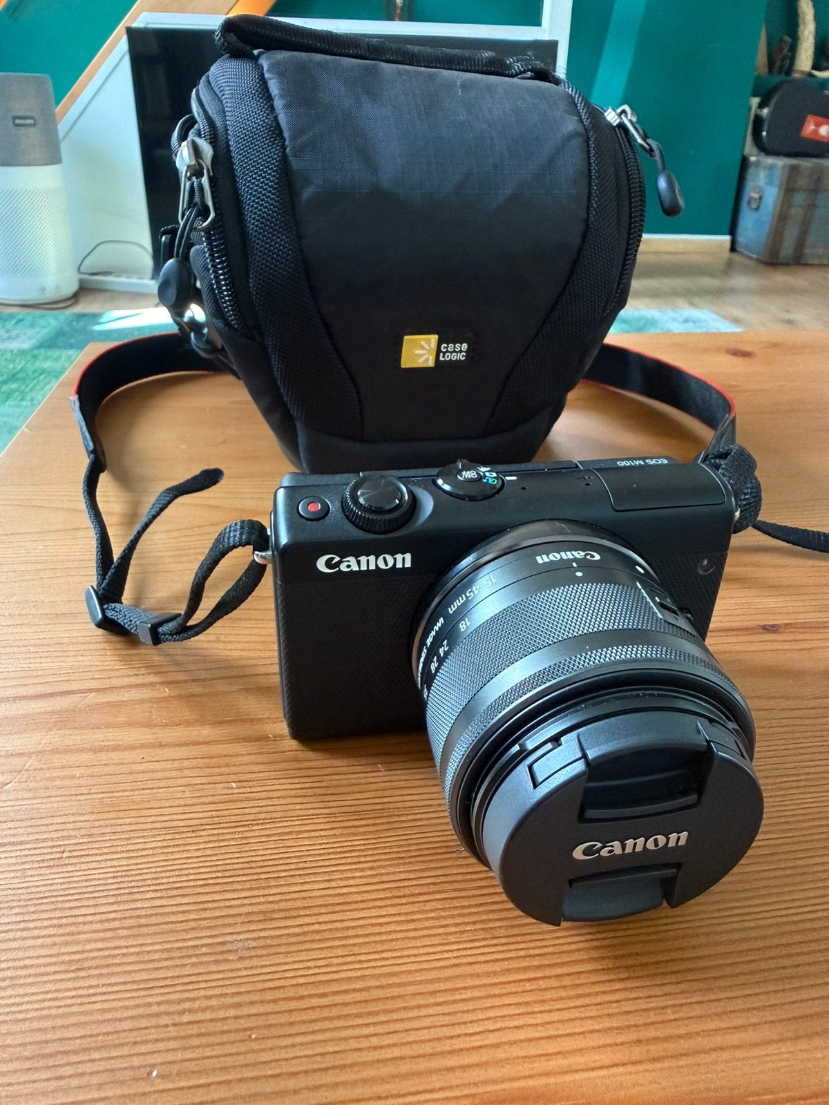 Canon EOS M100 zwart + EF-M 15-45mm f/3.5-6.3 IS STM-lens, Ophalen of Verzenden, Zo goed als nieuw, Canon