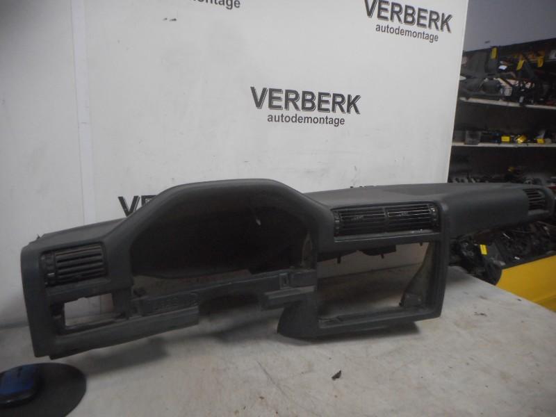 DASHBOARD BMW 3 serie (E30 / 2) (E30 / 4) (01-1982/12-1992), Auto-onderdelen, Gebruikt, BMW