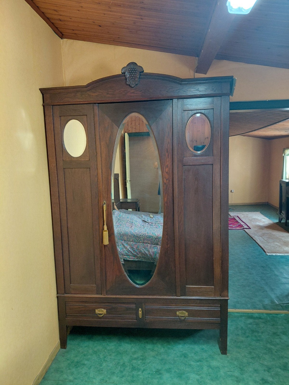 Antieke kleerkast met 3 spiegels 50 e, Antiek en Kunst, Ophalen