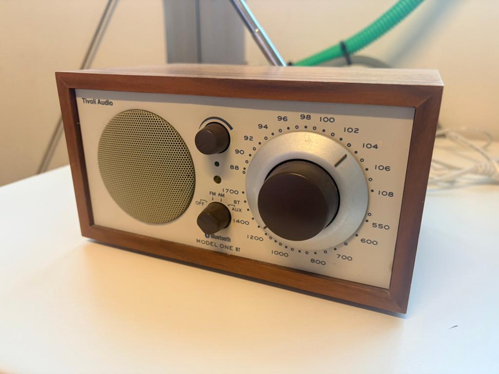 Tivoli Audio - Model One BT - Beige/Walnoot, Ophalen, Zo goed als nieuw, Radio