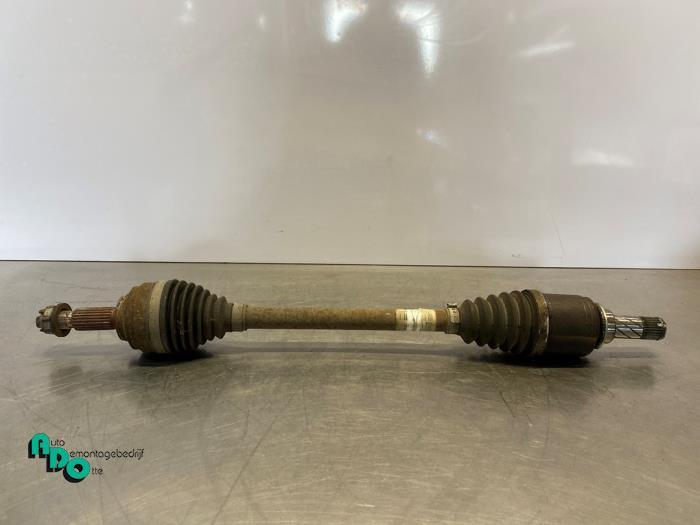 Arbre de transmission avant gauche d'un Renault Clio (Clio 4, Renault, -, 3 mois de garantie, Utilisé