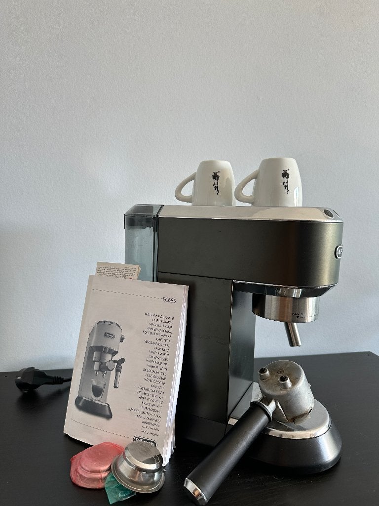 DeLonghi Dedica, coffee machine, Electroménager, Réservoir d'eau amovible, Combiné, 2 à 4 tasses, Enlèvement