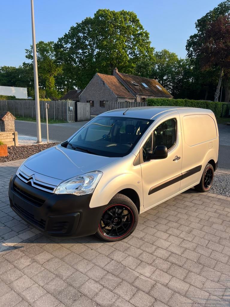 Citroen Berlingo 2016 - utilitaire léger - 3 places, Autos, Camionnettes & Utilitaires, Particulier, Attache-remorque, Citroën