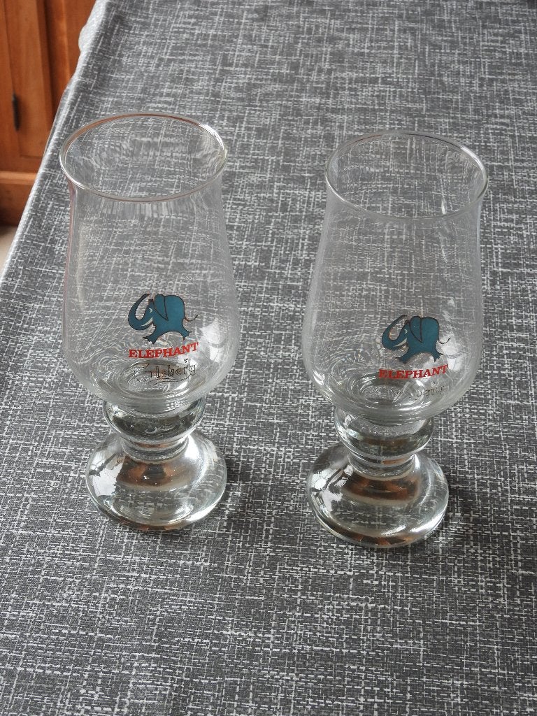 ELEPHANT CARSLBERG GLAZEN 2 STUKS, Verzamelen, Ophalen of Verzenden, Zo goed als nieuw, Glas of Glazen, Overige merken