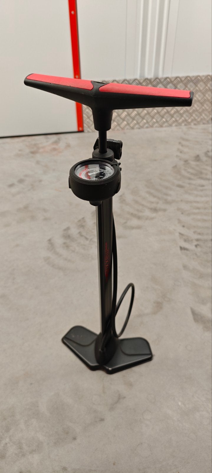 Fietspomp met manometer, Ophalen