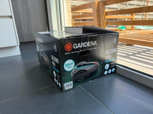 Gardena SILENO city 250 robotgrasmaaier + garage, Enlèvement ou Envoi, Moins de 20 cm, Contrôlable via l'application, Utilisé