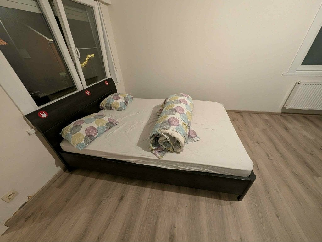 Gratis bed 1m40 op 200 met latrenbodem en matras, Huis en Inrichting, Slaapkamer | Bedden, Ophalen, Gebruikt, Zwart, 140 cm