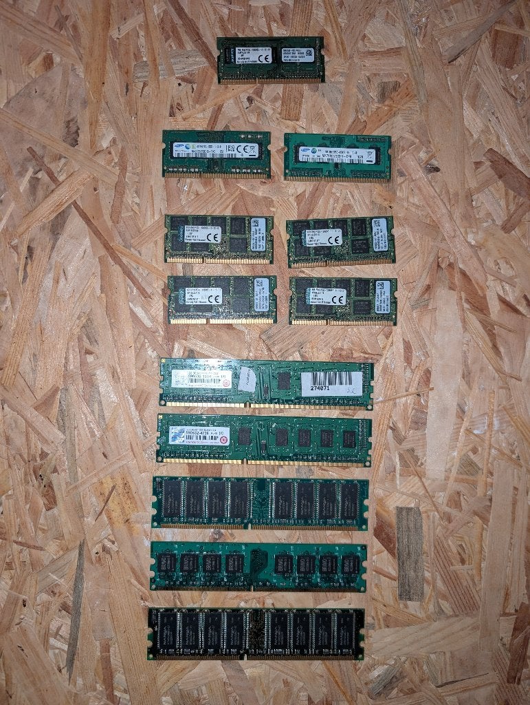 Lot computergeheugen — o.a. 4x Kingston 8GB DDR3L ECC SODIMM, Computers en Software, RAM geheugen, Ophalen of Verzenden, DDR2