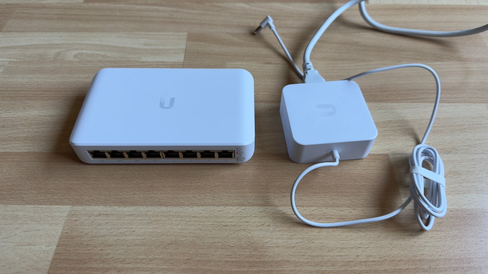 Ubiquiti UniFi Switch 8 60W (US-8-60W) PoE Managed Switch, Computers en Software, Netwerk switches, Ophalen, Zo goed als nieuw