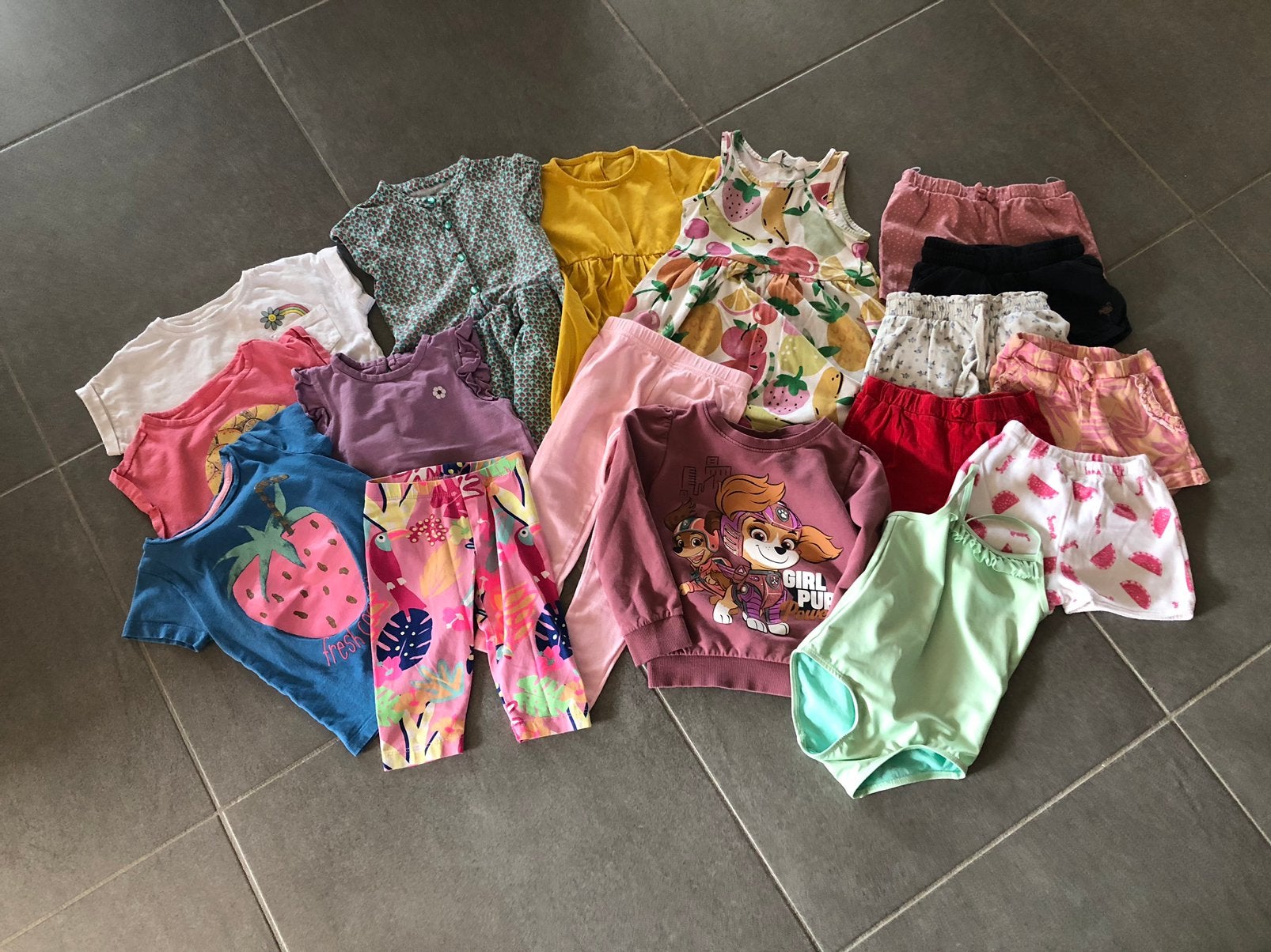 Pakketje zomerkleding, maat 92 (17 stuks), Kinderen en Baby's, Kinderkleding | Maat 92, Ophalen of Verzenden, Zo goed als nieuw