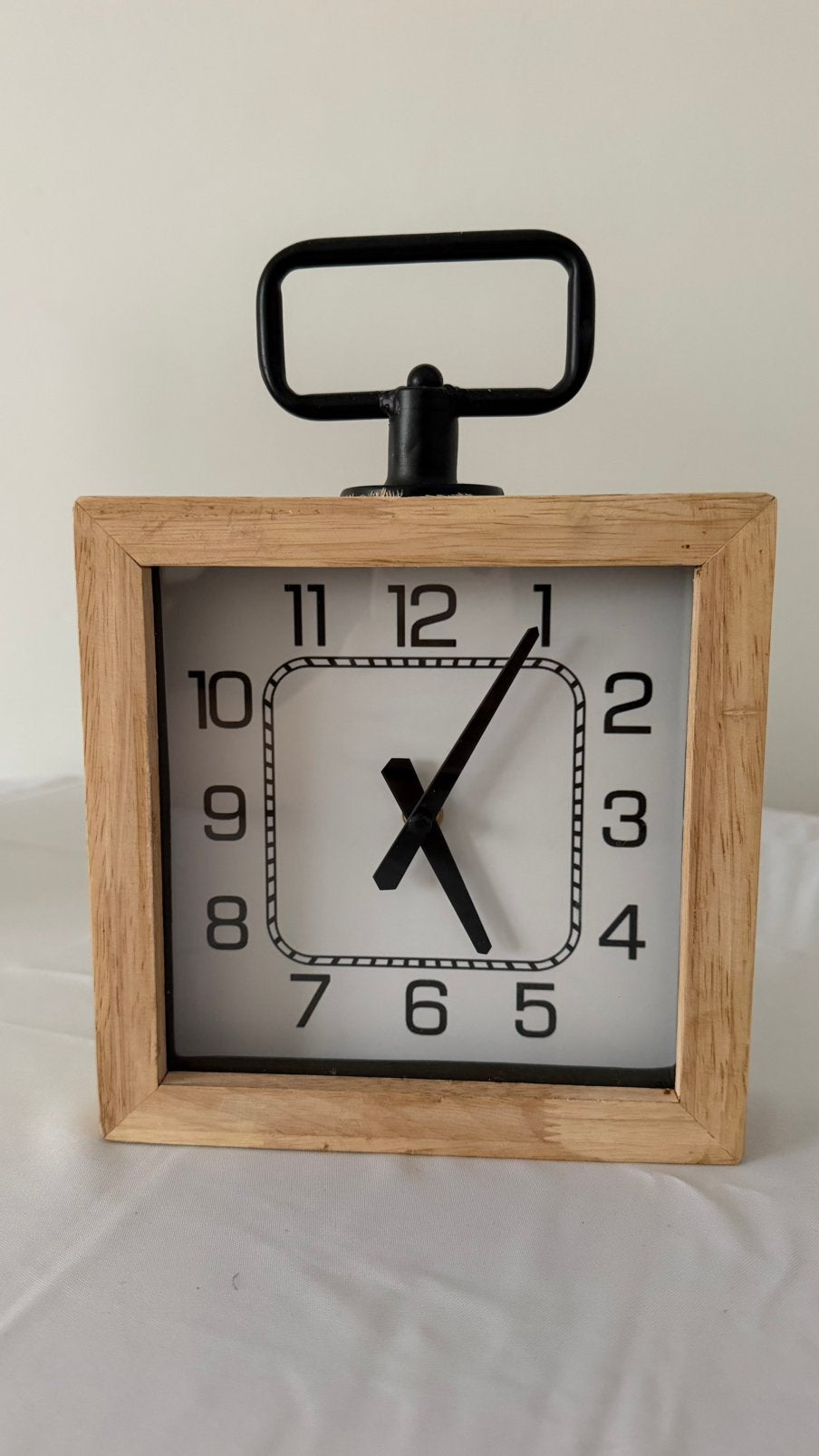 Horloge à poser carrée bois & métal noir – Déco industrielle, Industriel, Enlèvement ou Envoi, Comme neuf, Blanc