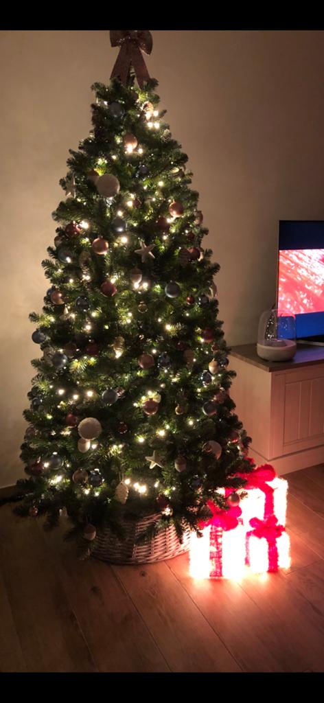 Complete kerst boom 215cm, decoratie,… één keer gebruikt, Diversen, Kerst, Ophalen, Zo goed als nieuw