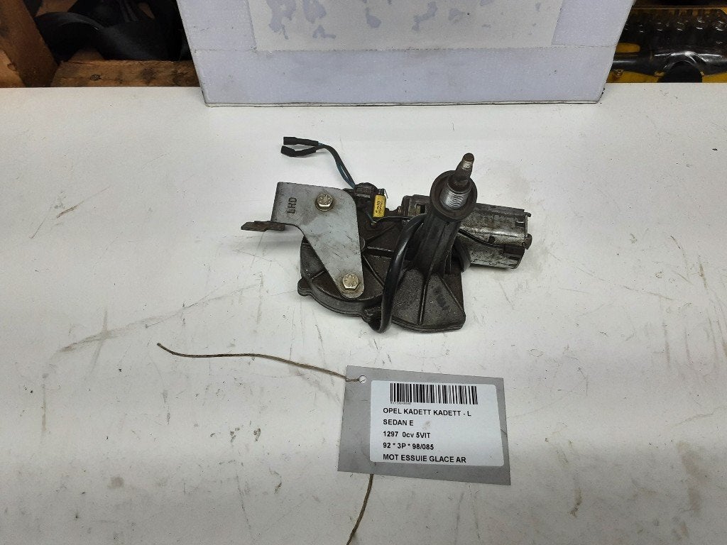 RUITENWISSERMOTOR ACHTER Opel Kadett E (39 / 49) (90242020), Gebruikt, Rue de l'Espoir 34 34
4030  GRIVEGNÉE, BE, Info@Collignon.be