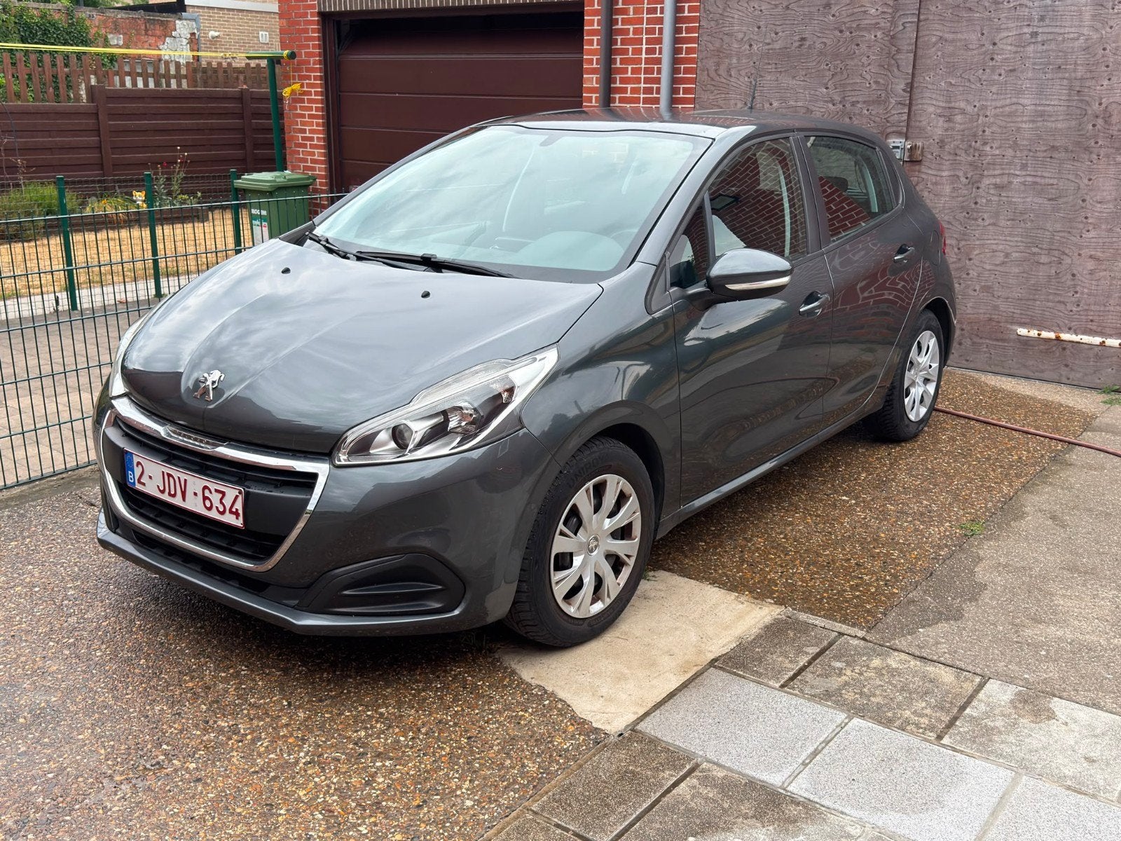 Peugeot 208, Autos, Peugeot, Argent ou Gris, Achat, Boîte manuelle, Entretenue par le concessionnaire