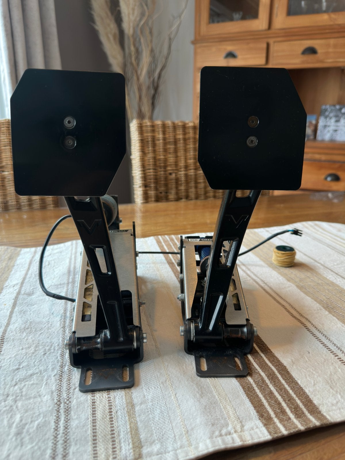 Pedalier simracing Venym Atrax, Enlèvement, Utilisé, Volant ou Accessoire de sport