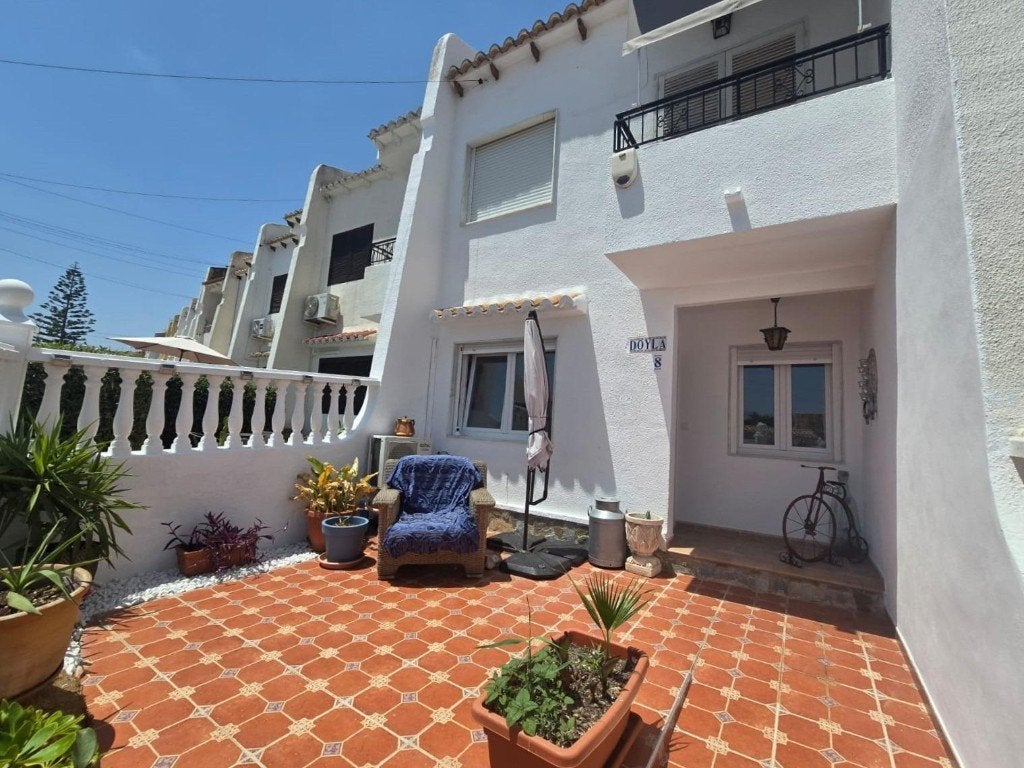 Maison 3 chambres et piscine com.. à Torrevieja, Immo, Étranger, Torrevieja, Campagne, 77 m², 3 pièces
