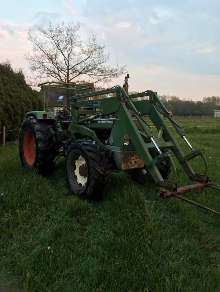 Te koop een degelijke voorlader met riek en bak, fendt, Zakelijke goederen, Landbouw | Tractoren, Ophalen, Gebruikt, 120 tot 160 Pk