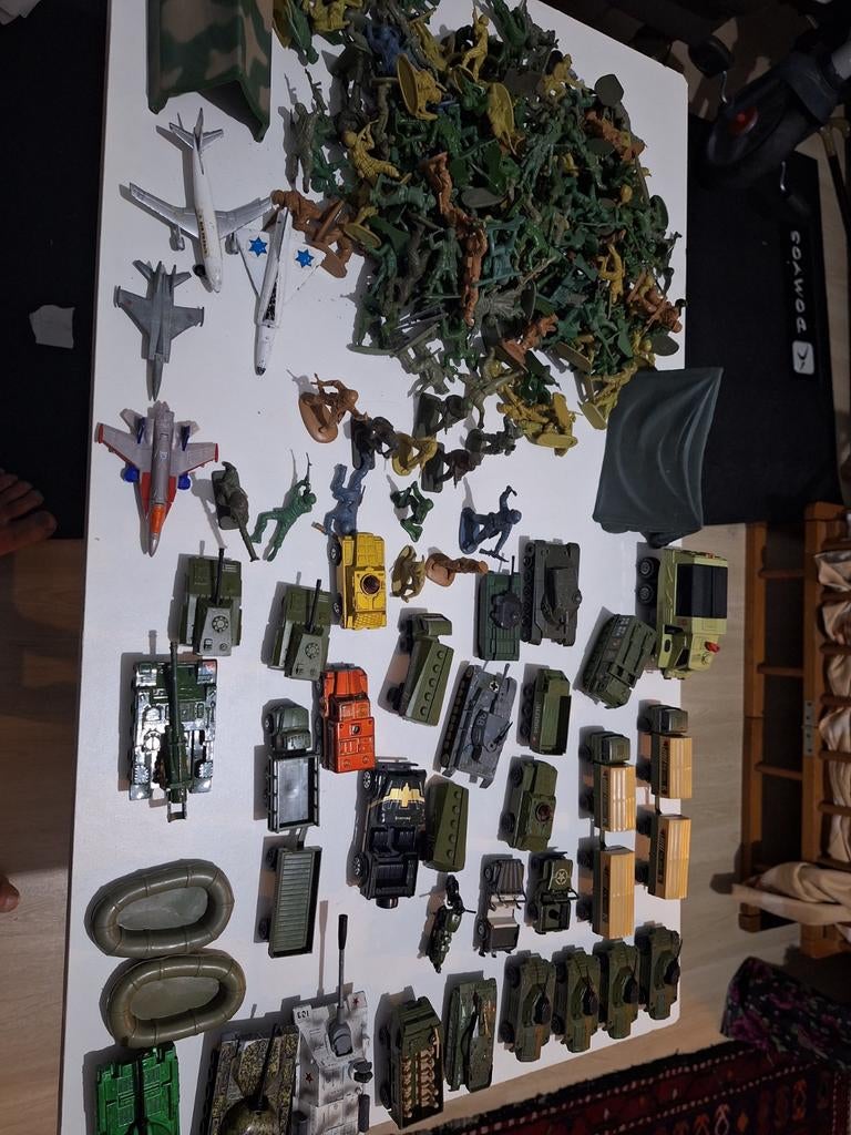 JOUETS ANCIENS  militaires