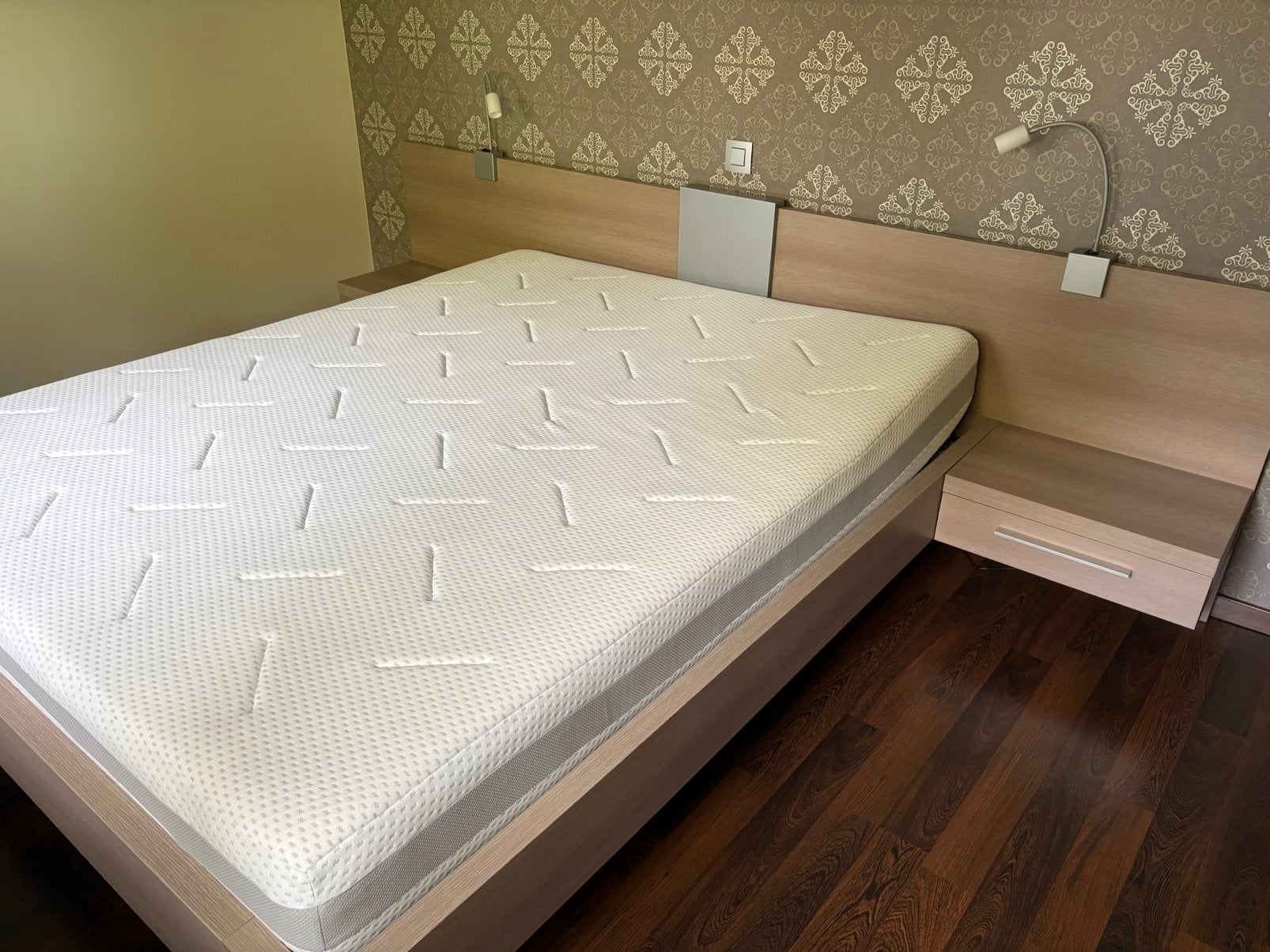 Lit avec matelas, Enlèvement, Comme neuf